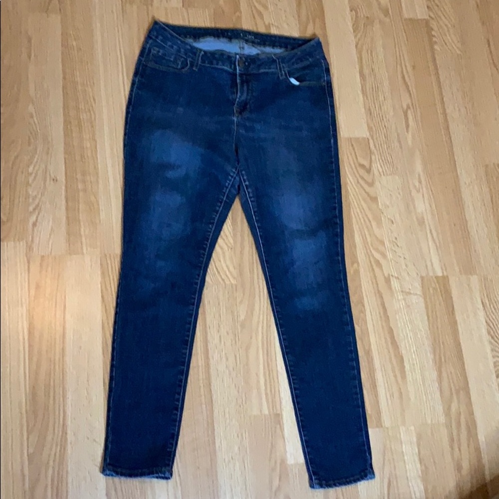 Old navy blue mid-rise jeans